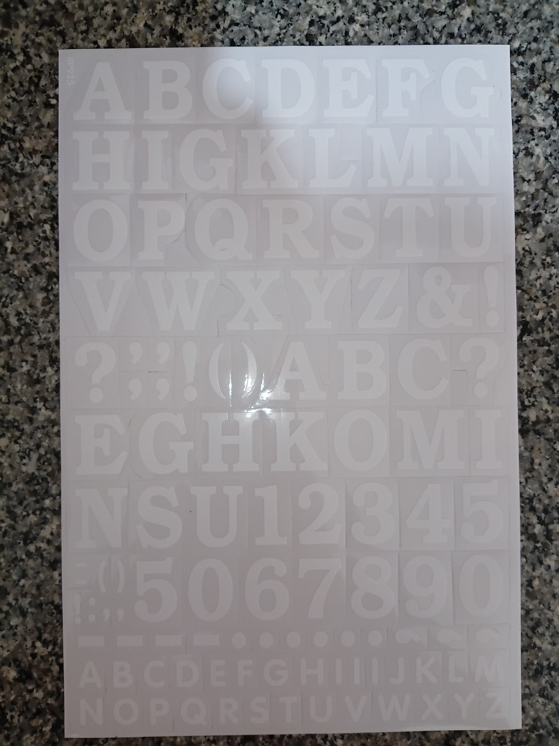 Buchstaben ABC weiss 23 mm hoch Aufkleber Sticker für Büro Ordner Kinder Basteln Kindergarten Geburtstag 1 Bogen (50)
